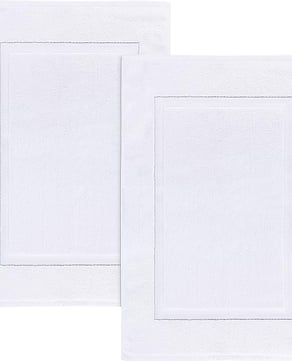 Plush, absorbent, and made from 100% ring-spun cotton, these spa-style bath mats are the same ones our guests step onto after a shower. Soft underfoot and fully washable, they’re lightweight, reversible, and designed for everyday comfort.
