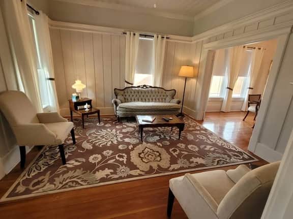 Holland House - Historic and Sophisticated