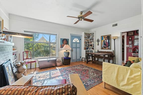 The Lovie House - Historic Retreat