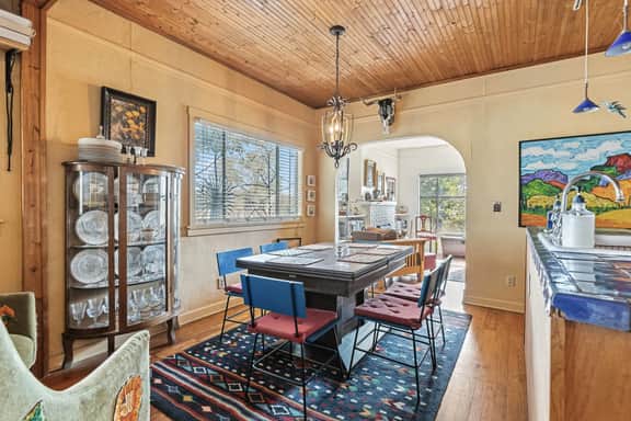 The Lovie House - Historic Retreat