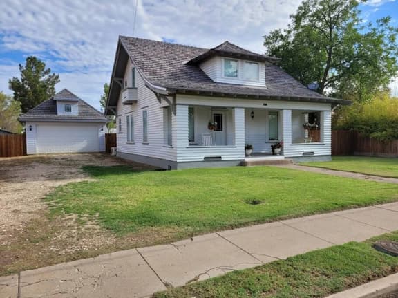 Holland House - Historic and Sophisticated