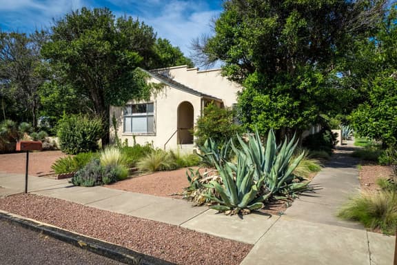 The Lovie House - Historic Retreat